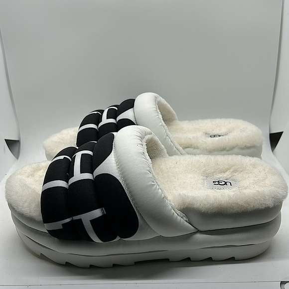 UGG Black/White Maxi Logo Lamb Fur Puffy Platform Slides Sandals **Size 9** 🌺🌺 - Picture 3 of 5